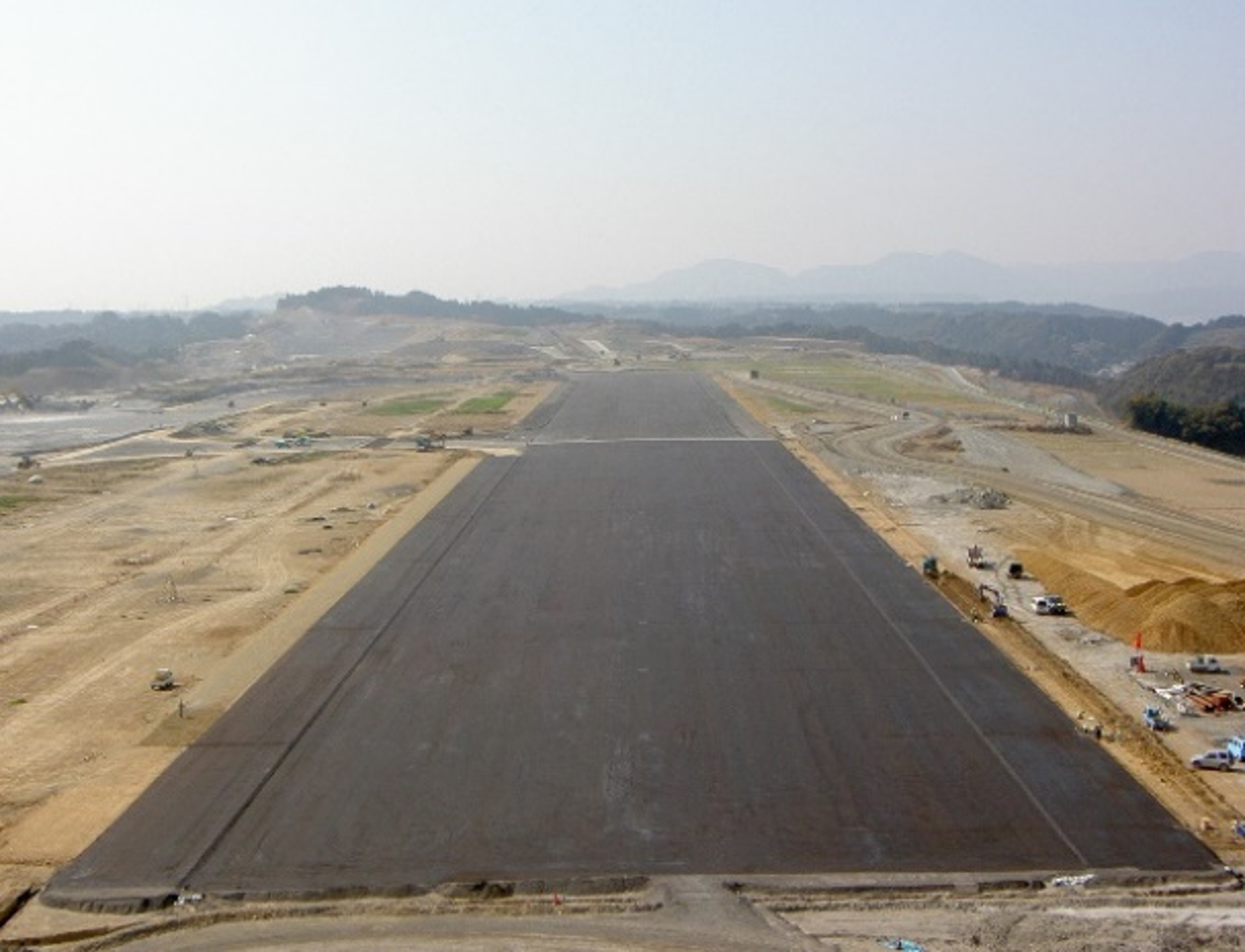 静岡空港空港整備工事の様子